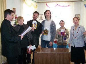 Проповедник общины св. Луки Александр Лапоченко и гости проекта